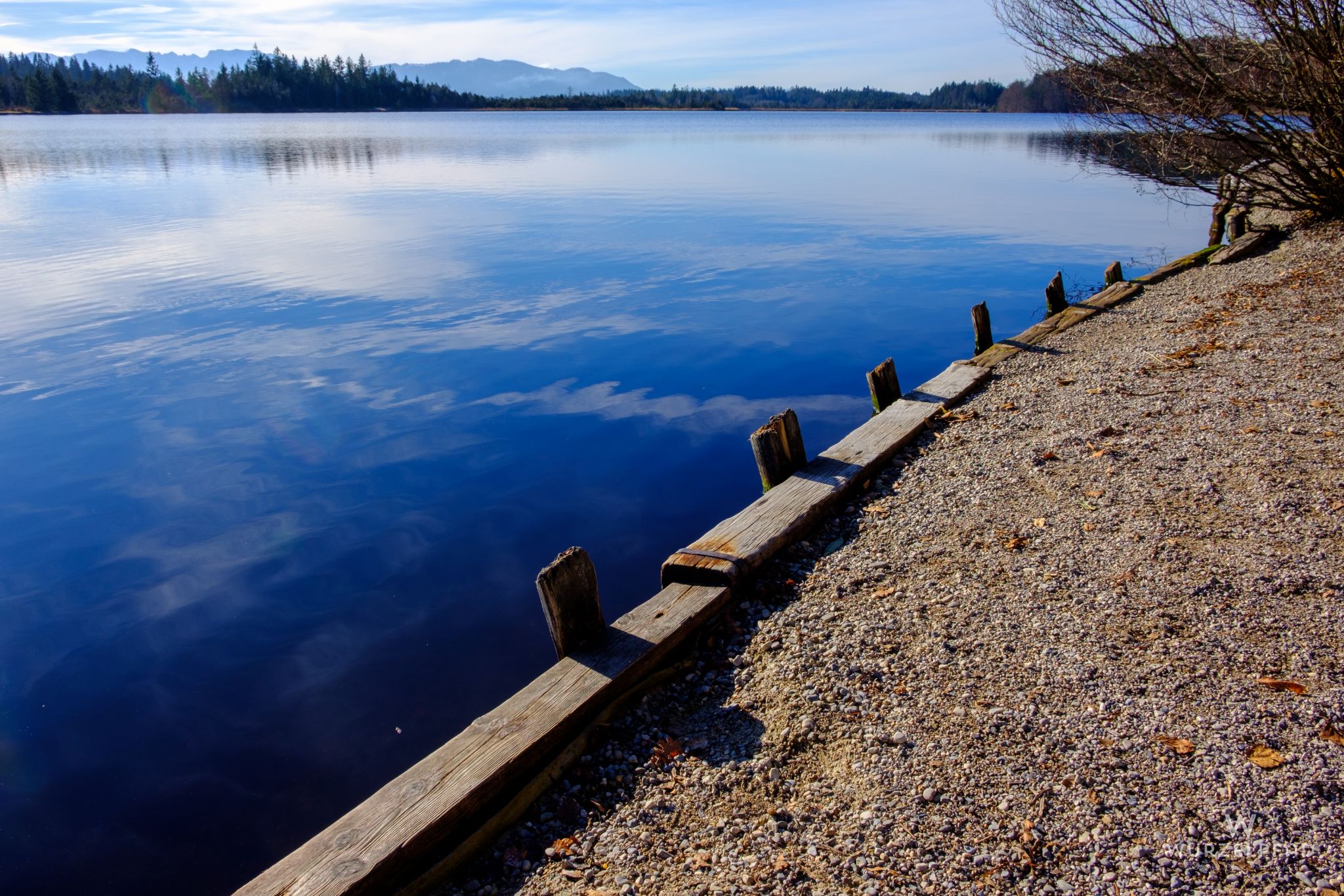 Blick über'n Kirchsee zum Estergebirge